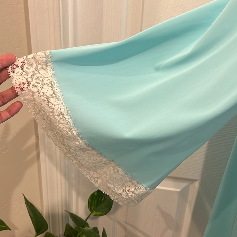 Vintage GOSSARD ARTEMIS Light Blue Lace Trim Nightgown - Picture 5 of 11